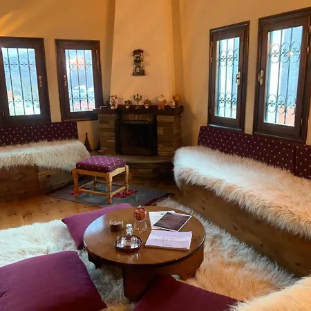 “white Mountain”, Vígla Pissodéri